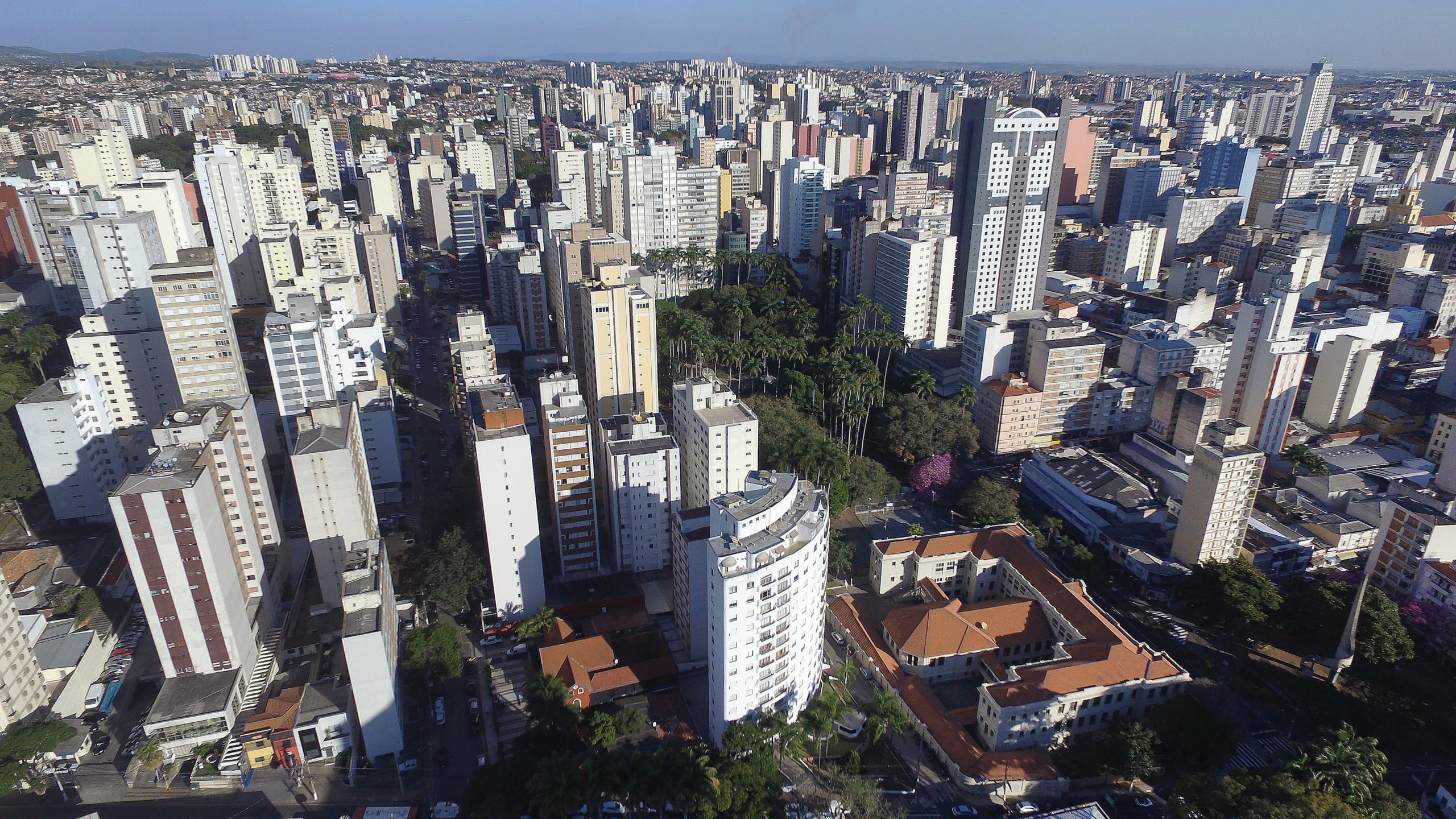 Casas no interior de SP: vista aérea da cidade de Campinas, no interior paulista