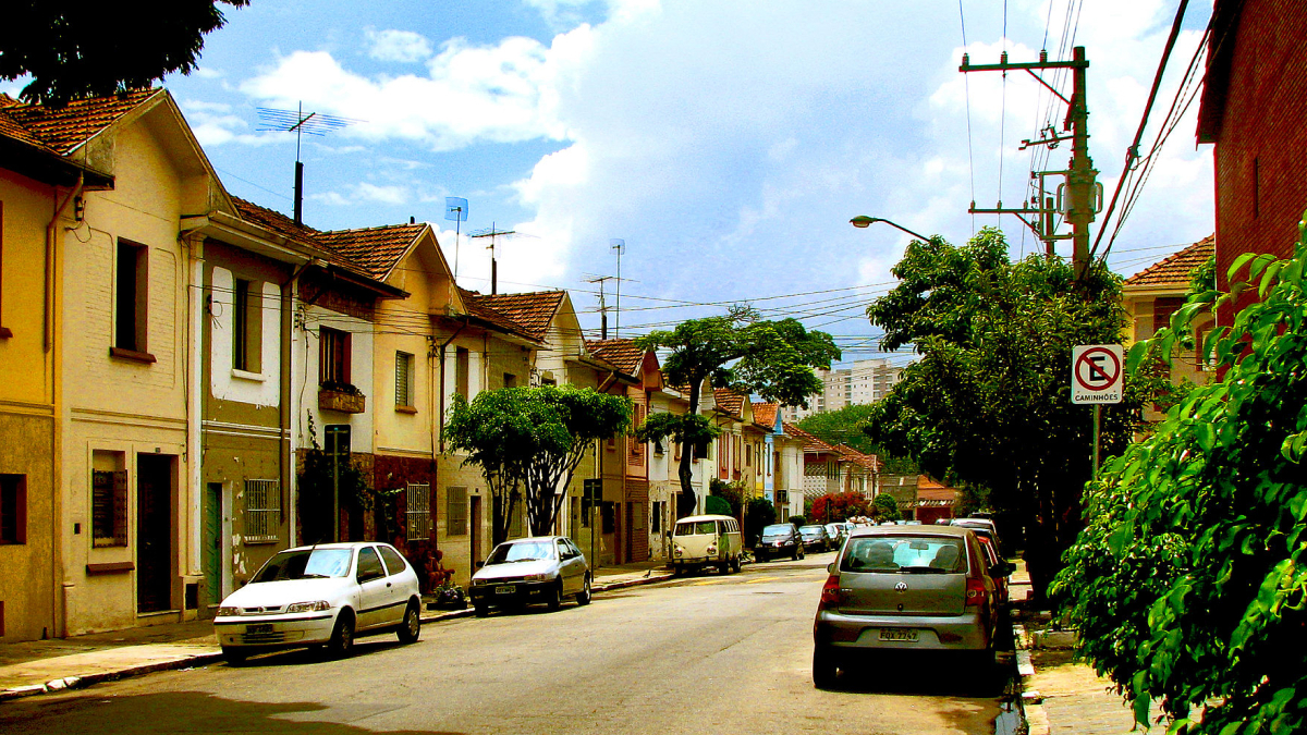Foto de uma rua com arquitetura antiga no bairro Mooca